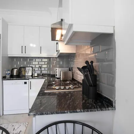 Aqua By Newinn Apartment *