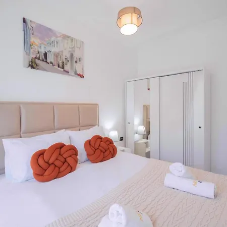 Aqua By Newinn Apartment *